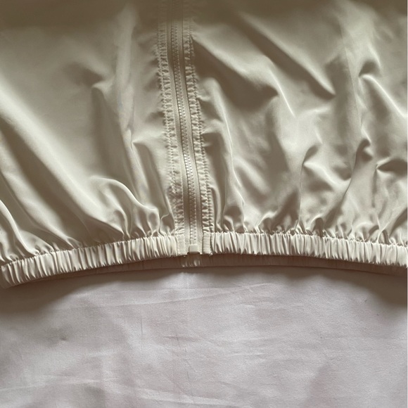 Brandy Melville Malibu Windbreaker - Picture 5 of 6